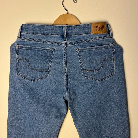 Signature Levis Strauss Womens Pants Mid Rise Straight Blue Jeans Denim 6M-W28 - Picture 6 of 16